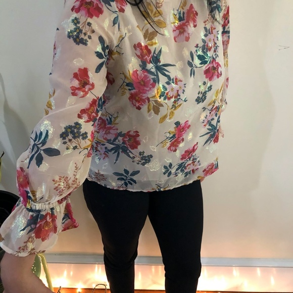 Floral Loft Blouse with Gold - Picture 6 of 11